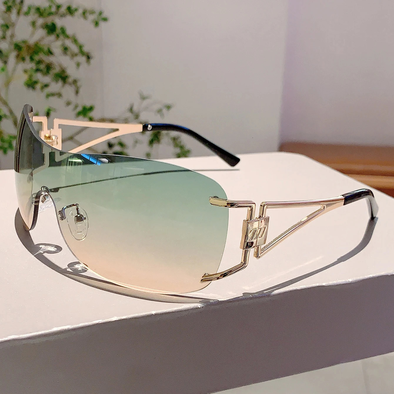 KAMMPT Y2K Black Trends Shades Origin Retro Metal Ladies Sunglasses High Quality Punk Decor Womens Sun Glasses for Beach 250512