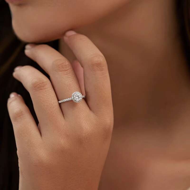 Hot Selling Fine Jewelry Round Cut Halo Moissanite Rings 925 Sterling Silver Rings Luxury Wedding Engagement Ring for Women