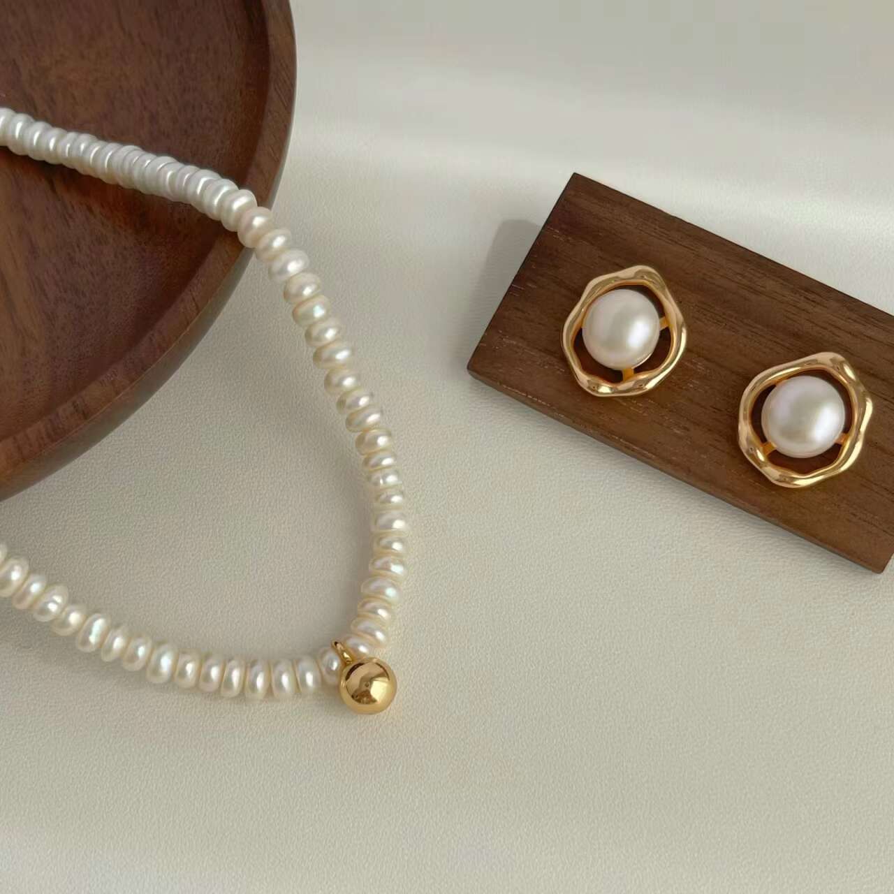 Women's gold-plated chain pearl necklace with fashionable temperament