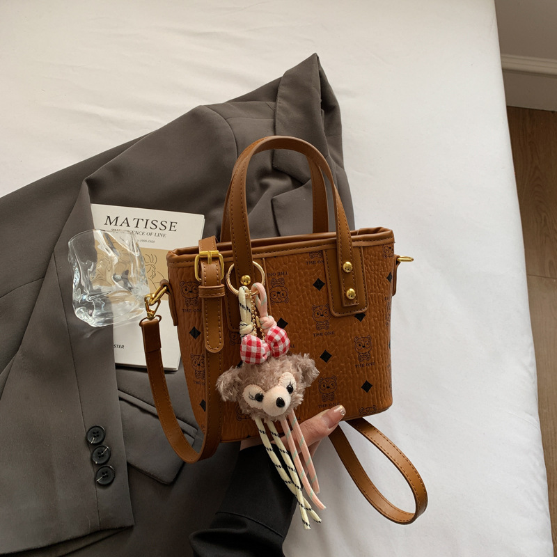 Elegant Portable Backpacks for Ladies: Trendy Messengers & Bags Ideal for Everyday Use Designer bag