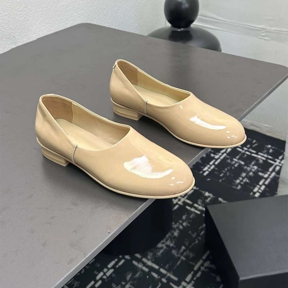 Women Size35-41 Patent Leather Flats Solid Colors Loafers Round Toe Slip On Leisure Designer Shoes Zapatillas De Mujer