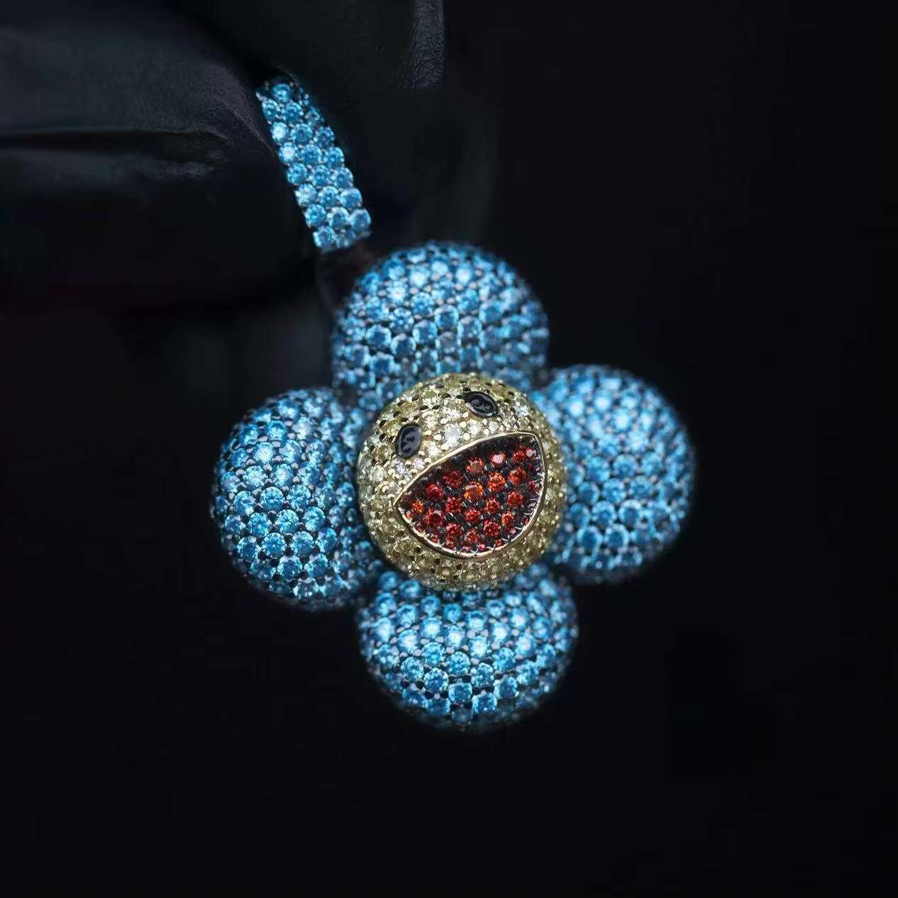 Fashionable Hip-Hop Big Mouth Rotating Flower S925 Silver Pendant For Both Men And Women Plated With 18K Real Gold