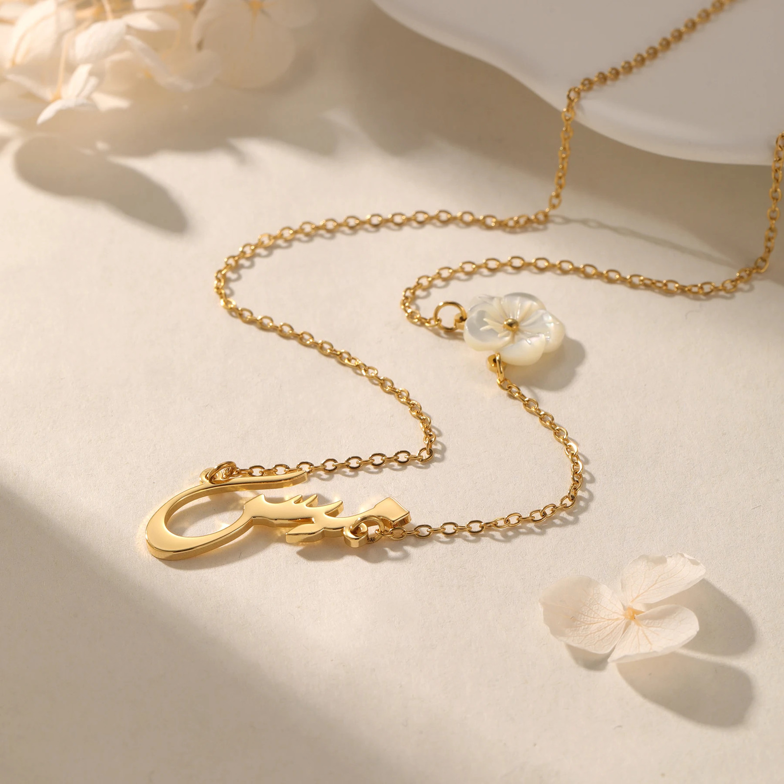 Custom Arabic Name Necklace Personalized English Mother-Of-Pearl Flower Pendant Name Exquisite Jewelry Gift For Women 250512