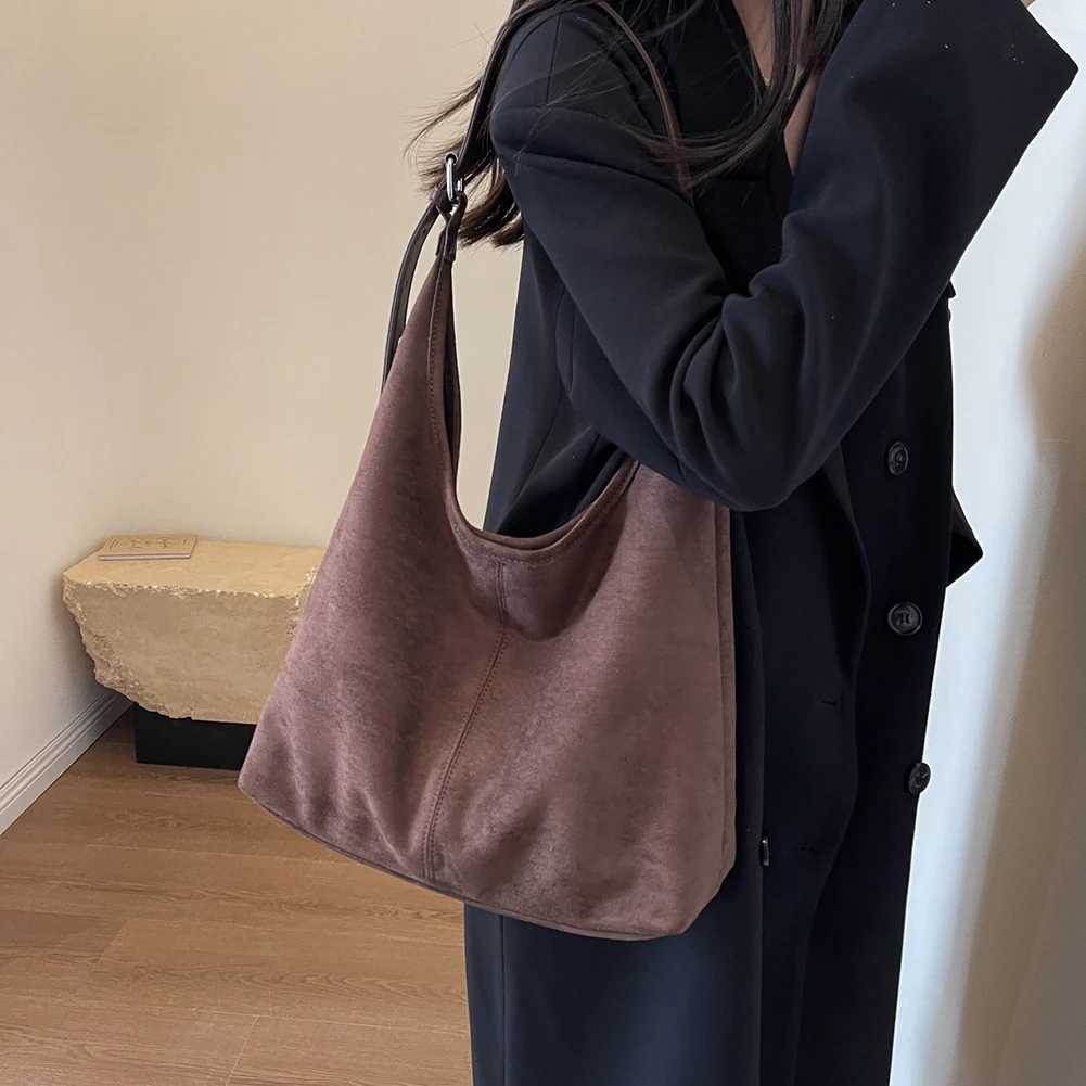 Womens Suede Shoulder Bag Stylish Crossbody Bag Solid Color Chic Hobo Bag Adjustable Strap Casual Tote Purse Vintage Satchel BagXJ250512