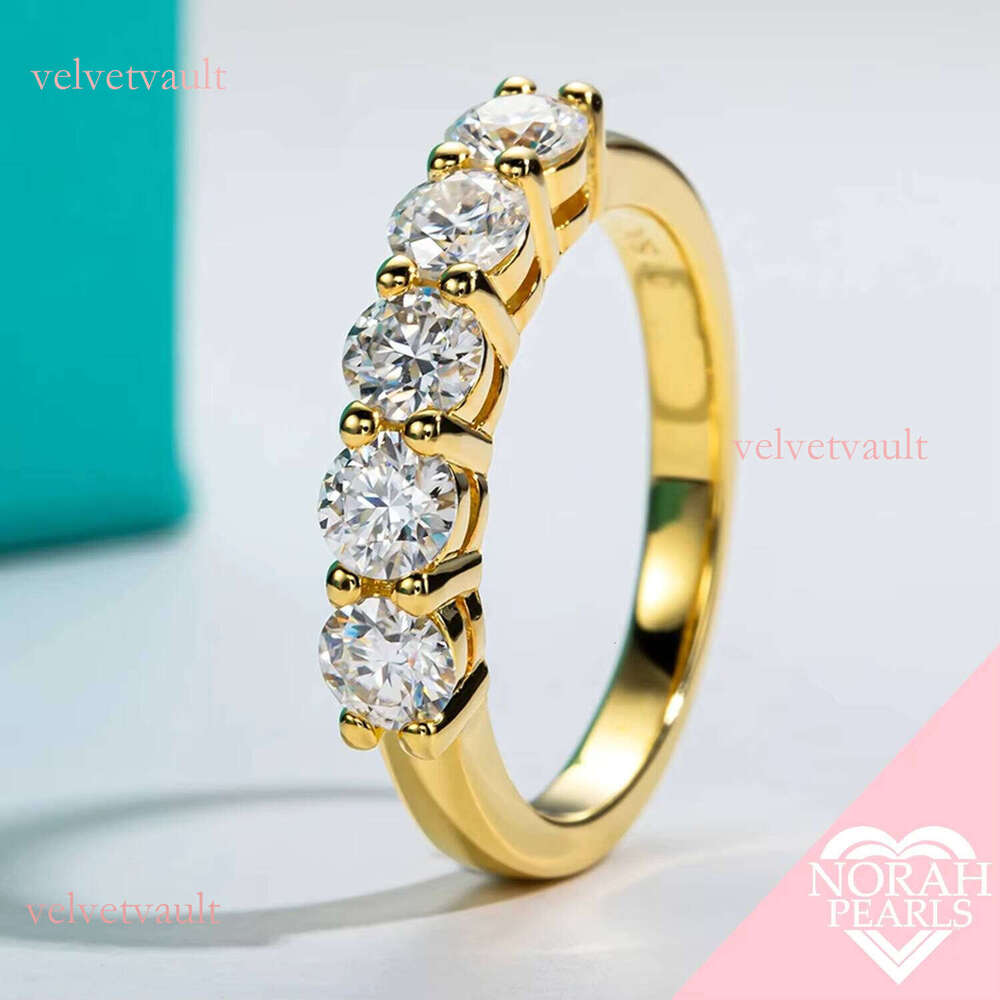 4mm silica D-color wedding ring made of pure silver - elegant and timeless design