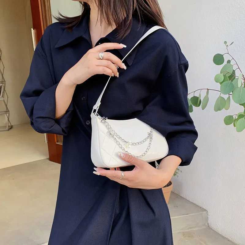 2023 New Trendy Vintage Women Messenger Bag PU Leather Butterfly Chain Pure Color Zipper Handbag Fashion Underarm Bags Z250512