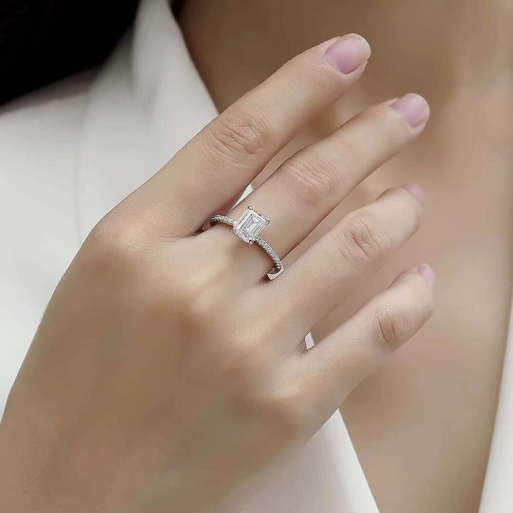 Elegant Moissanite emerald cut shared fork ring, made of pure silver, suitable for women (sizes 5-9 in the United States)
