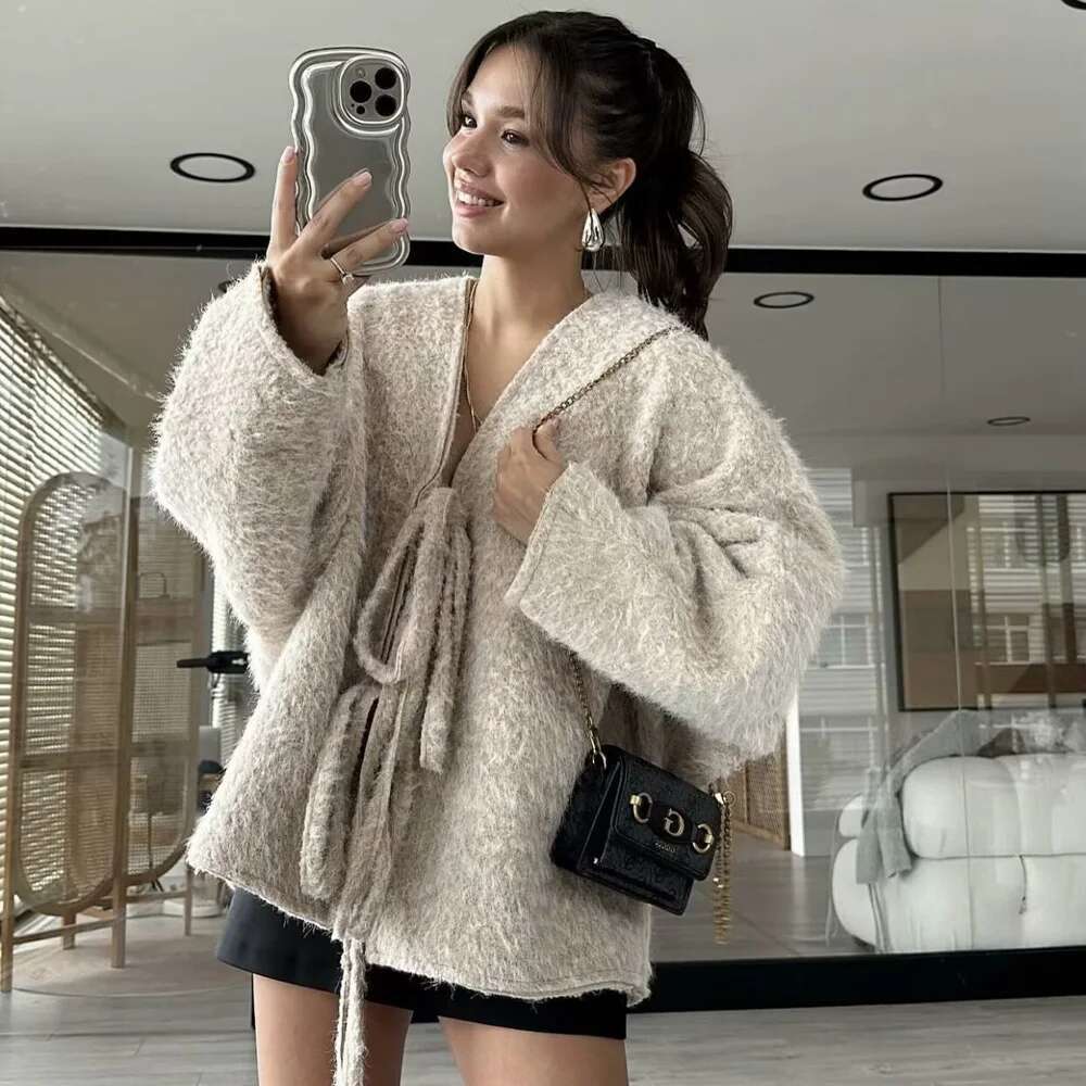 New winter fashion women's casual avant-garde design with a European and American style four-color lace up jacket