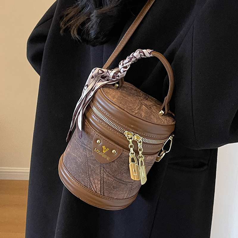 Luxury Brand Designer Bag High End Handbag For Women 2023 New Autumn Versatile Niche Design Crossbody Bag, Internet Famous Hand-Held Bucket Bag