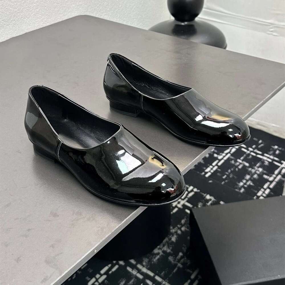 Women Size35-41 Patent Leather Flats Solid Colors Loafers Round Toe Slip On Leisure Designer Shoes Zapatillas De Mujer