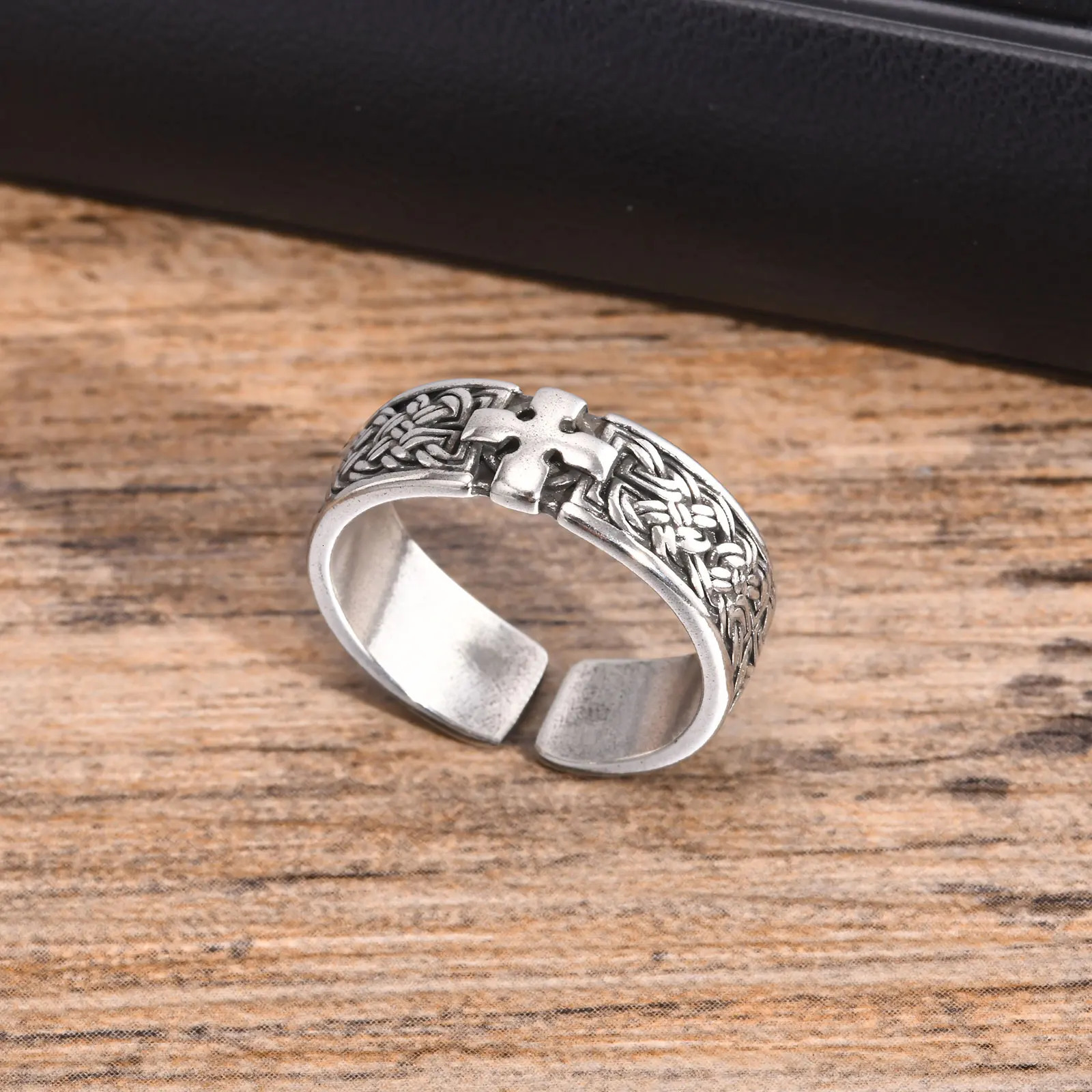 Gothic Personality Cross Rings for Men WomenTrendsetter Retro Copper Ring JewelryHip-hop Punk Style Opening Adjustable Ring 250509