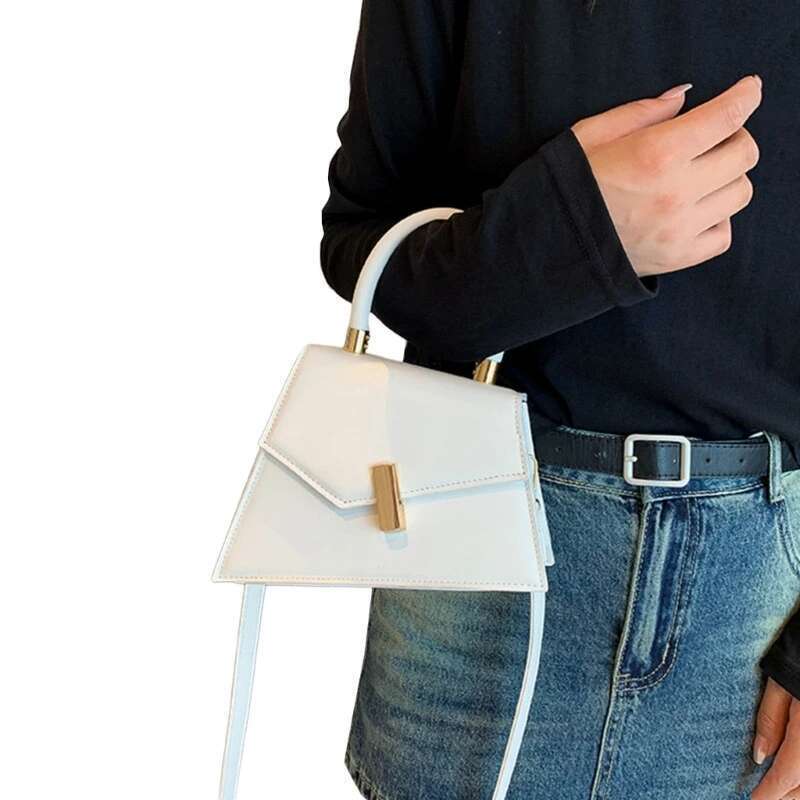 Fashionable PU Trendy Lock Closure Shoulder Bag with Ample Storage Minimalists Tote Display Your Individuality