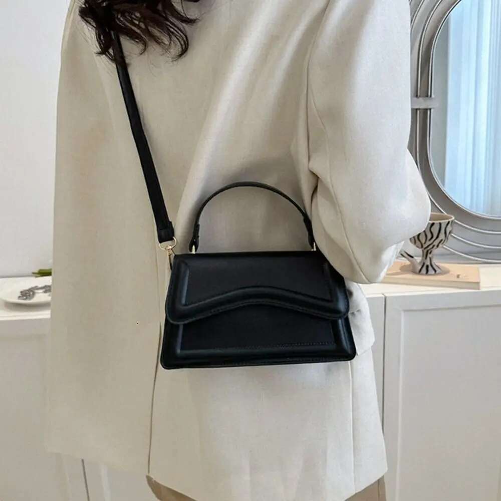 New Fashion Sling Shoulder Bag Trend PU Leather Messenger Handbags Solid Color Leisure Stylish Crossbody Bags For Women Girls