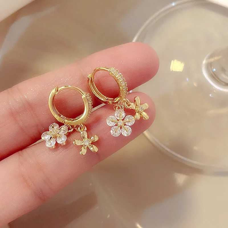 Micro Pave Zirconia Flower Hoop Earrings For Women Korean Style Delicate New Jewelry Wholesale are carefully crafted to suit a variety of scenes