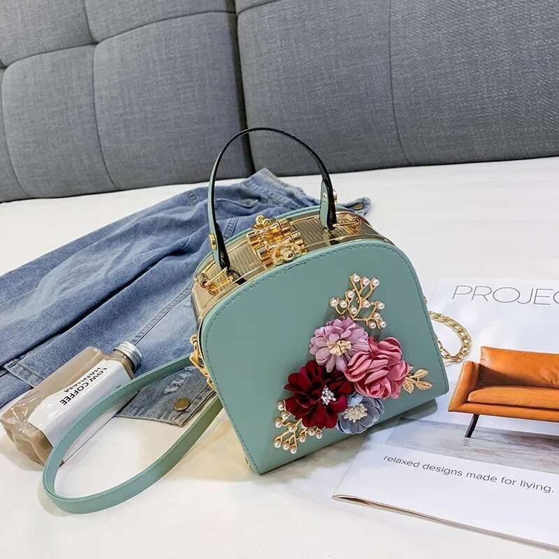 2024 Metal Clip Small Square Bag New Fashion Dinner Flower Diagonal Handbag Shoulder Bags 822