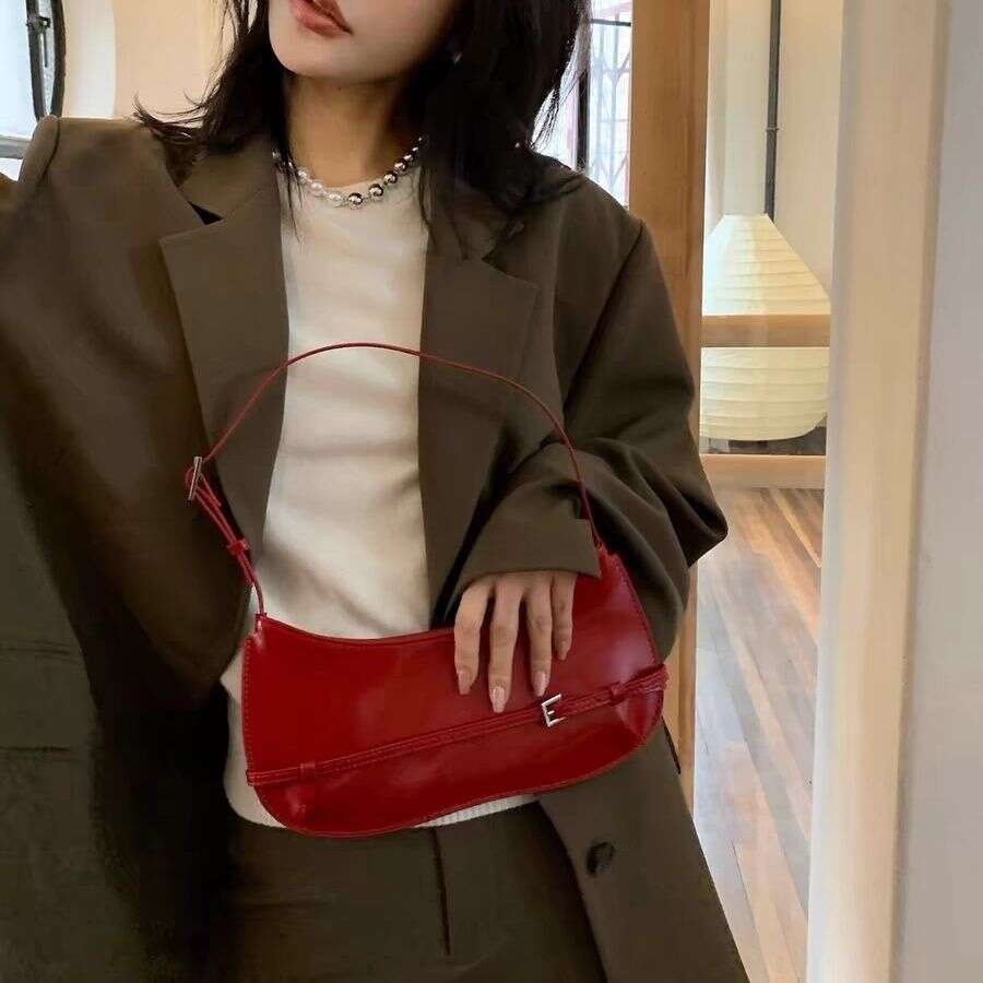French Stick for Women 2025 New Fashion Shoulder Bag, Small and High end, Underarm Oil Wax Leather Bag