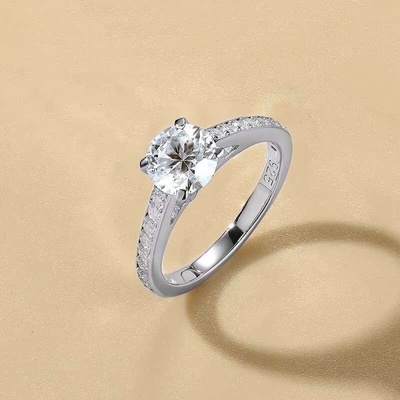 Customized 14K 18K White/Yellow/Rose Gold Classic Engagement Ring Claw Set Circular Cut D-VVS Moissanite Gem for Anniversary