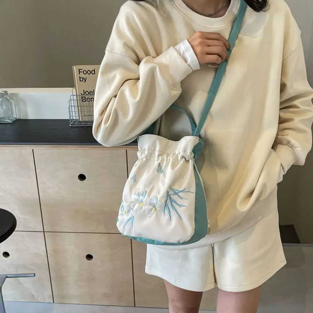 Chinese Style Antique Hanfu Accessories Bag Handmade Lace Embroidered Fabric One-Shoulder Messenger Portable Bucket Z250512