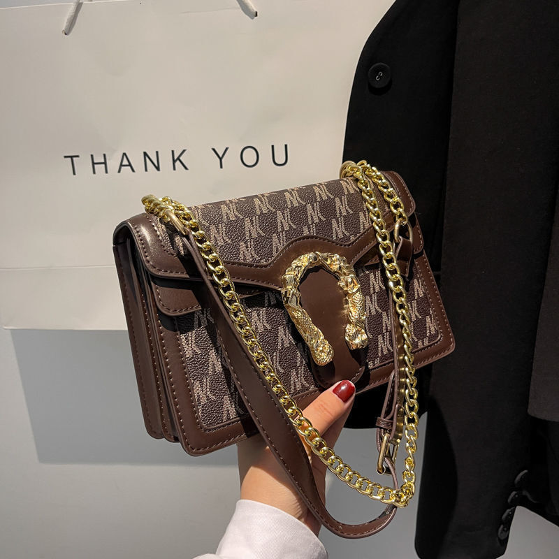 Casual plaid single shoulder for spring summer new trend, fashionable and versatile women's chain bag, high aesthetic crossbody bag