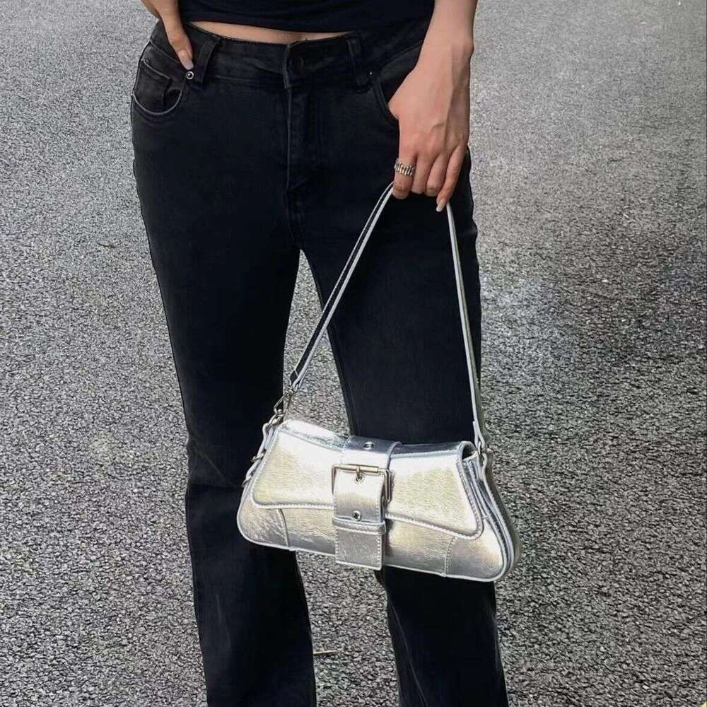 Chaopai Personalized Spicy Girl Small New niche design Chain One Shoulder Medieval Underarm Stick Bag