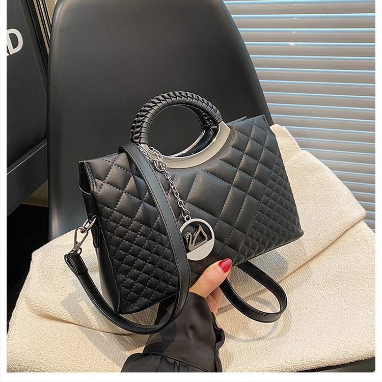 Trendy Multi-Pocket Woven Shoulder Bag - Premium Textured Minimalist Purse for Women, Fashionable Evening Party Clutch & Casual Crossbody Bag with Fre