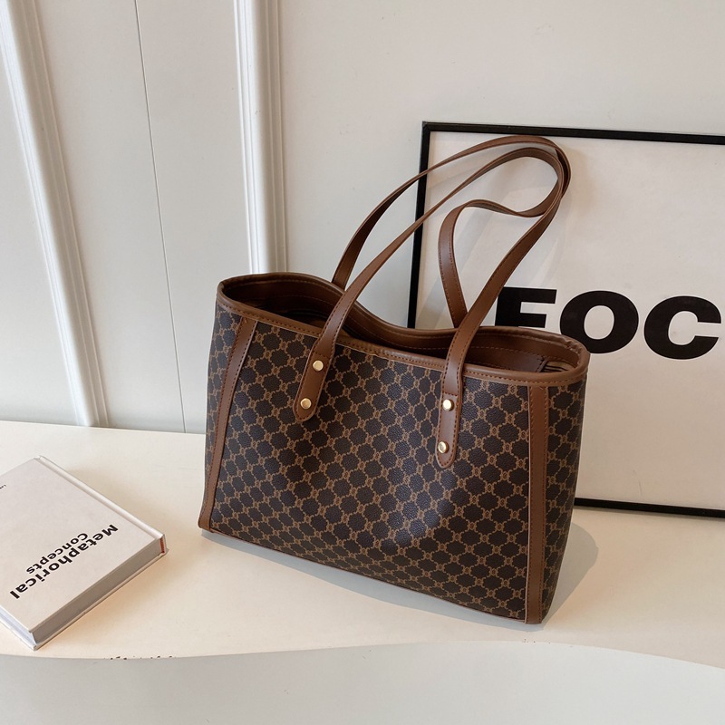 Luxury Brand Designer Bag Advanced And Westernized Hundred Pairs Handheld For Women's 2023 New Fashion Network Red Shoulder With Large Capacity T