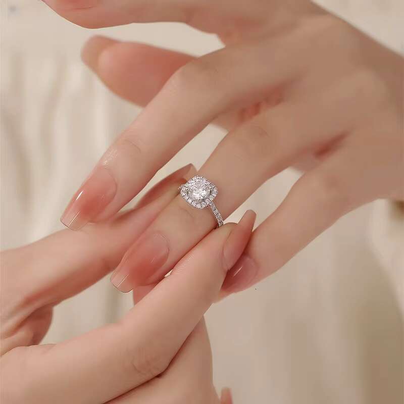 Hot Selling Fine Jewelry Round Cut Halo Moissanite Rings 925 Sterling Silver Rings Luxury Wedding Engagement Ring for Women