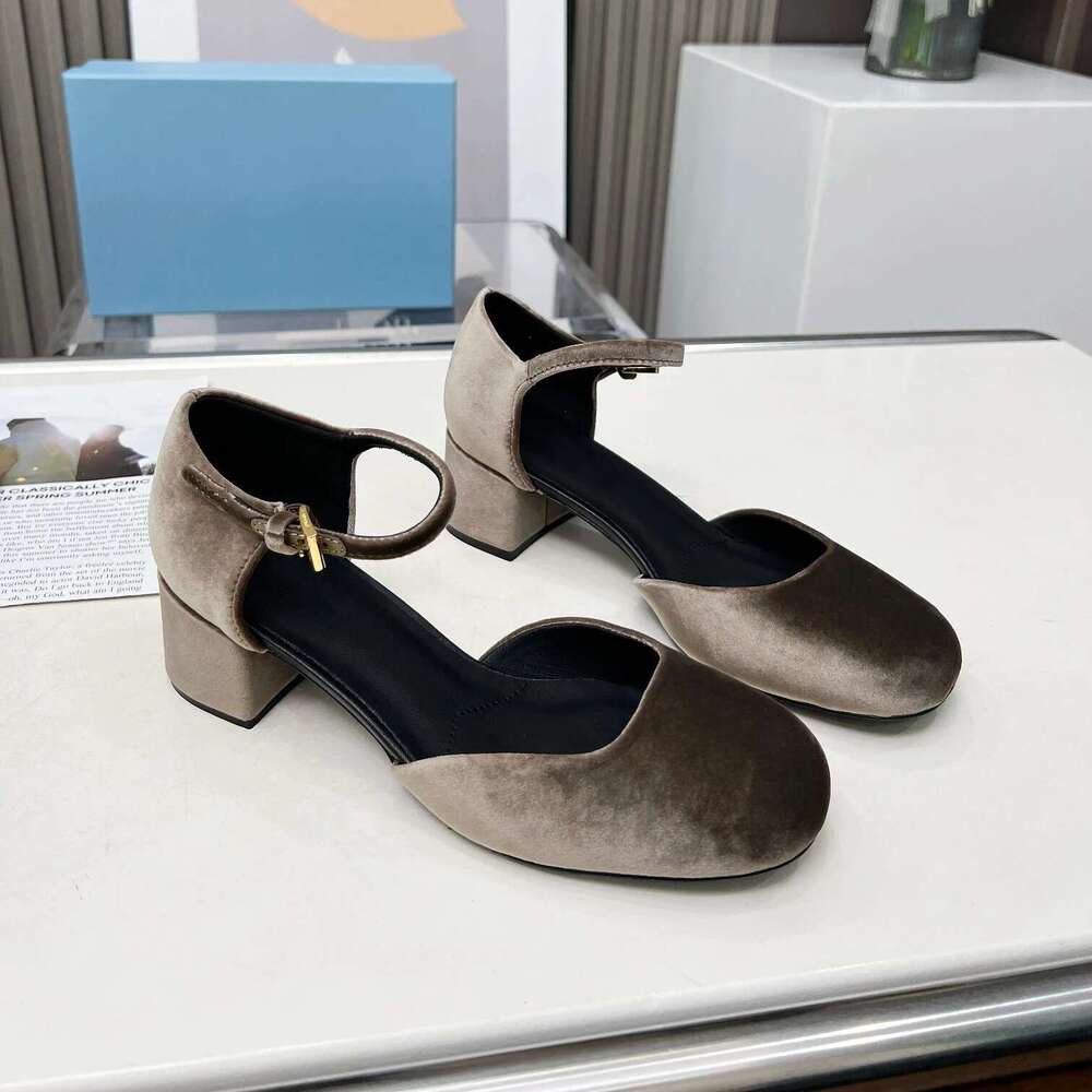 Women Size35-41 Veet Pumps Med Heels Mary Janes Square-Toes Buckle Strap Solid Colors Designer Shoes Zapatillas De Mujer