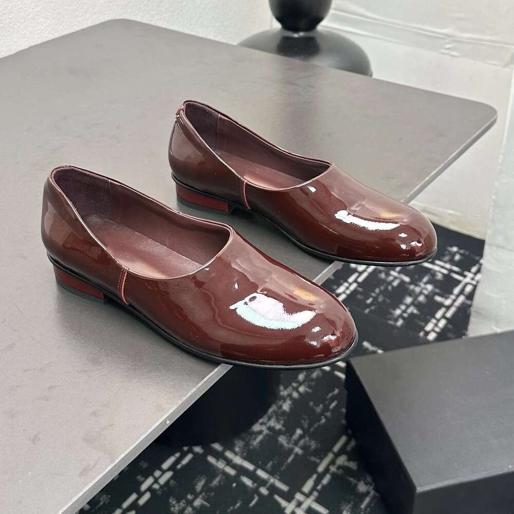 Women Size35-41 Patent Leather Flats Solid Colors Loafers Round Toe Slip On Leisure Designer Shoes Zapatillas De Mujer