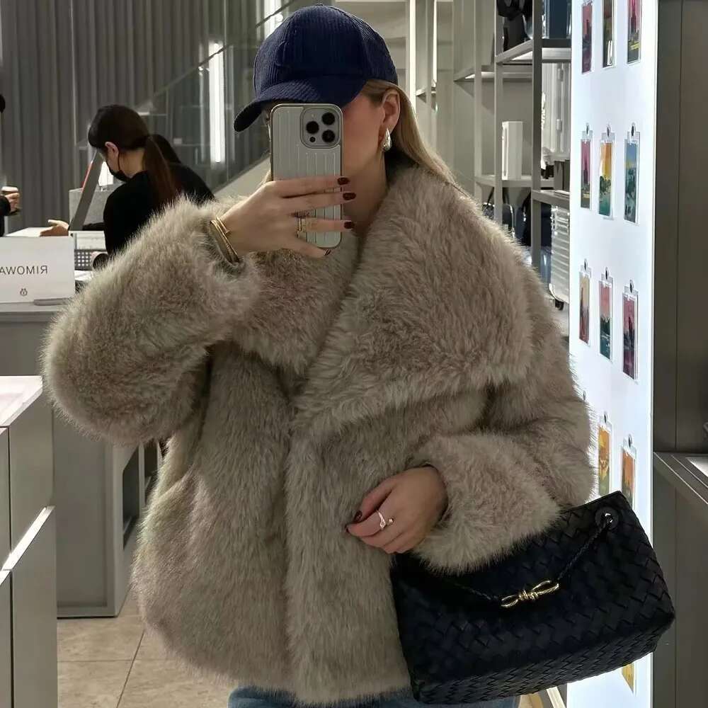 TRAF Womens Winter Cropped Faux Fur Coat Women Autumn Long Sleeve Fluffy Black Jacket Outerwears Warm Plush Short Coats