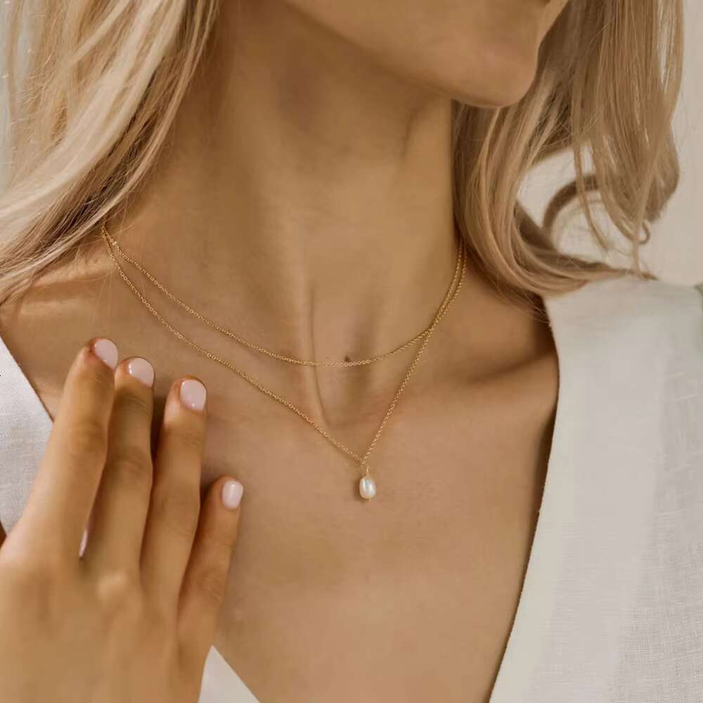 EManco minimalist freshwater pearl necklace for girls, 14k gold-plated stainless steel double-layer necklace, wedding accessory