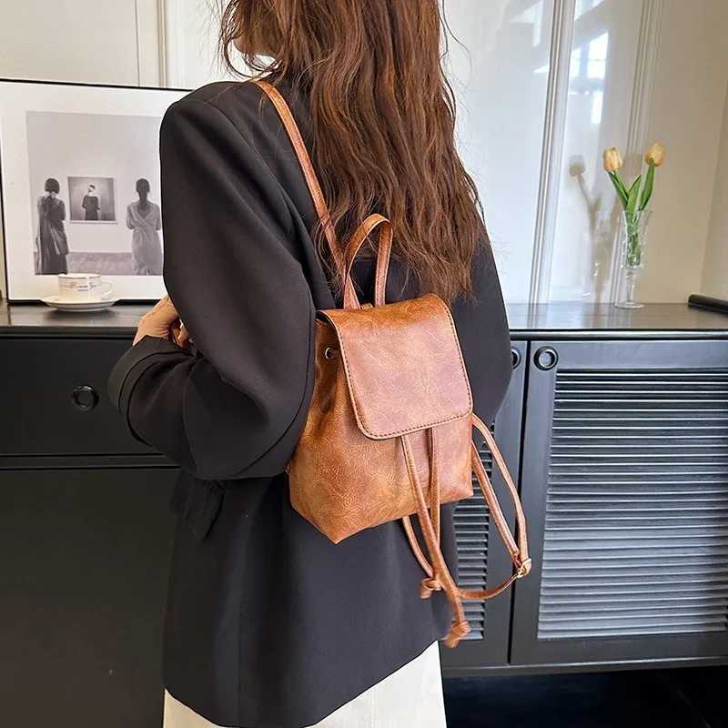 Fashionable Large Capacity Backpack for Women 2025 Winter New Simple and Casual Backpack Fashion Womens Backpack Z250512