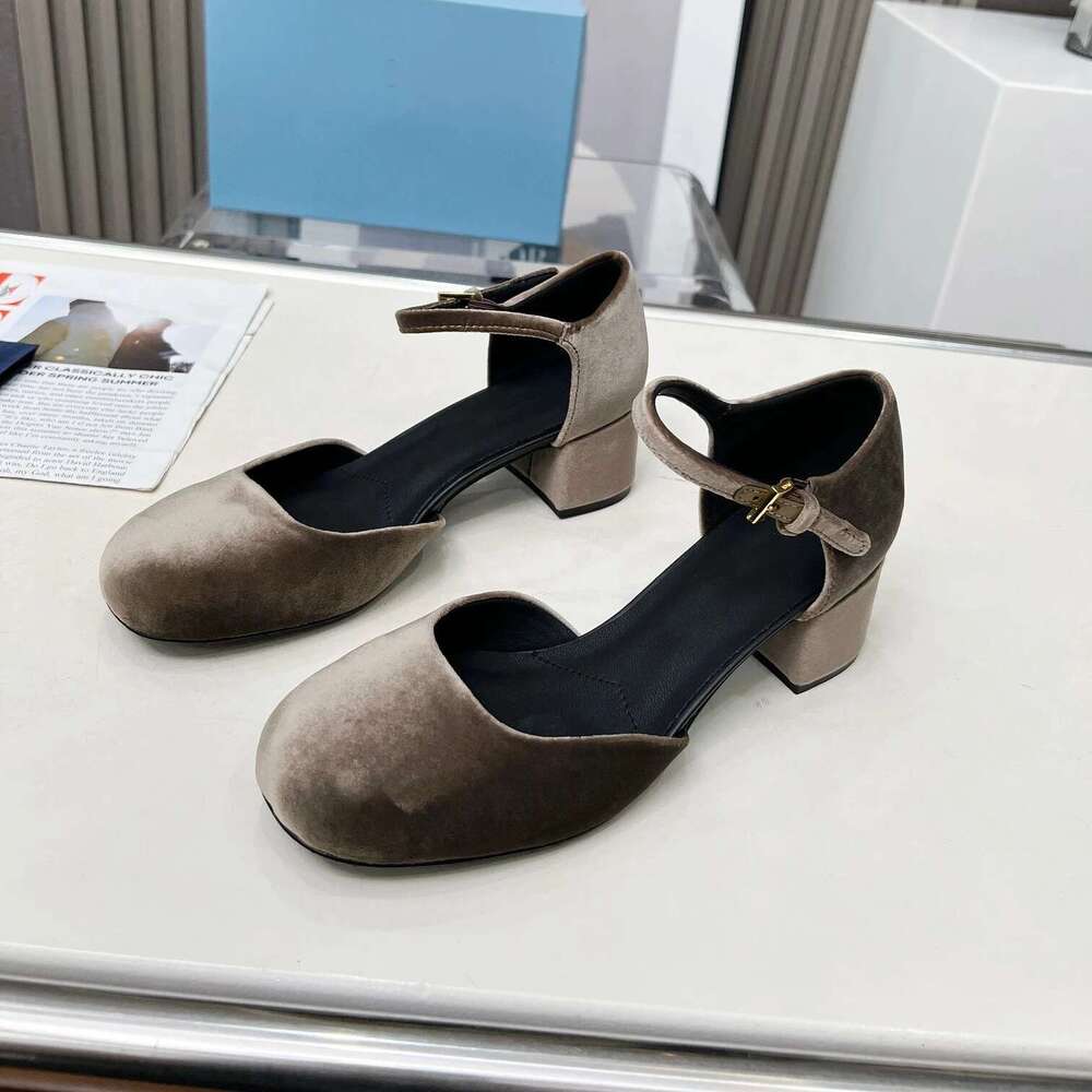 Women Size35-41 Veet Pumps Med Heels Mary Janes Square-Toes Buckle Strap Solid Colors Designer Shoes Zapatillas De Mujer