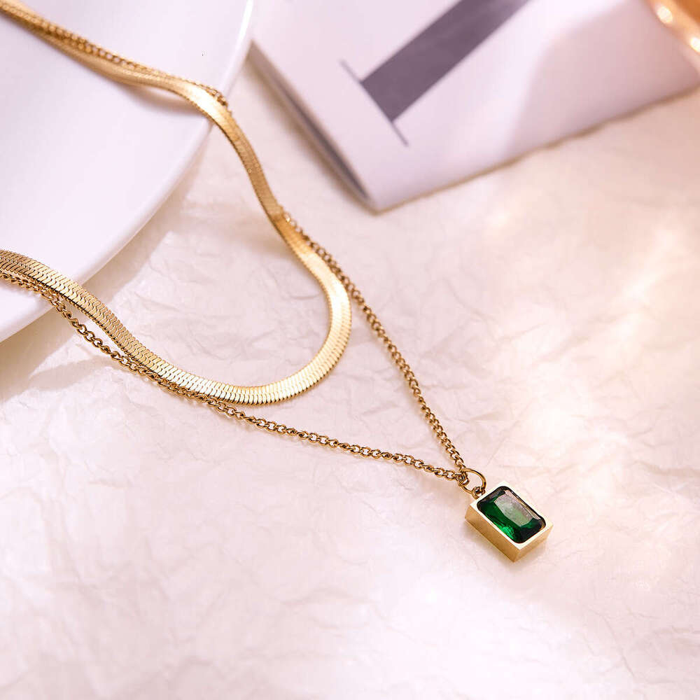 Designer jewelry luxury necklace 18K gold double-layer titanium steel lock chain women's retro high-end feeling blade chain zircon crystal pendan