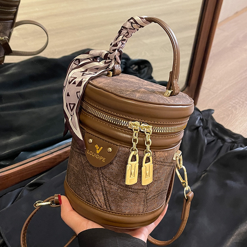 Luxury Brand Designer Bag High End Handbag For Women 2023 New Autumn Versatile Niche Design Crossbody Bag, Internet Famous Hand-Held Bucket Bag