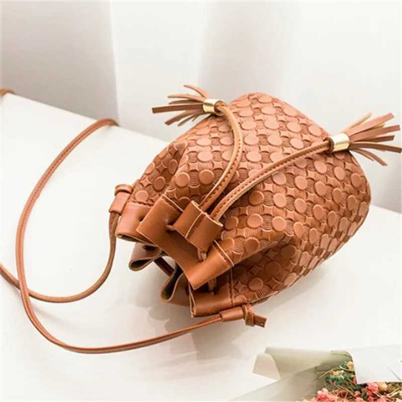 Chic Embossed Tassel Bucket Bag Simple Small Handbag Shoulder Crossbody Bag Stylish Phone Coin Purse Suitable for Everyday Use Z250512
