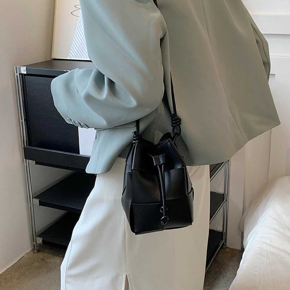 Drawstring woven bucket bag niche design woven bag large capacity mobile phone bag single shoulder crossbody bag. zwqXJ250512