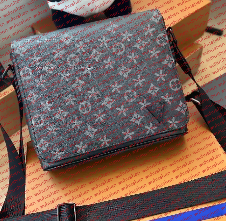 2025 Men Leather TRIO Luxurys Designer bags men Leather Black Flowers Messenger Purse Crossbody Bags Shopping Bag Shoulder bag Handbags Women Wallets purse tote bag