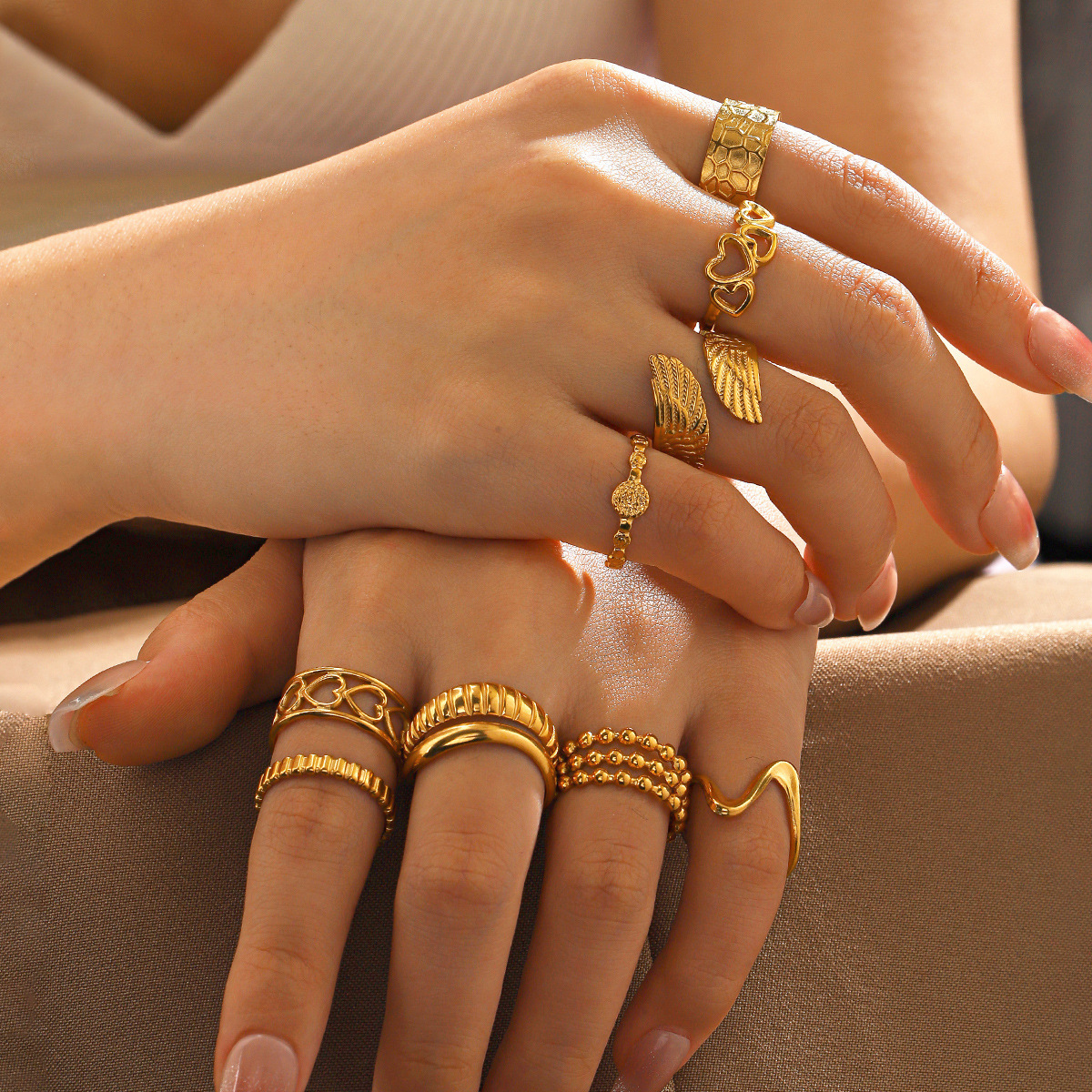 Fashionable stainless steel geometric heart opening with style niche design sense gold-plated line ring