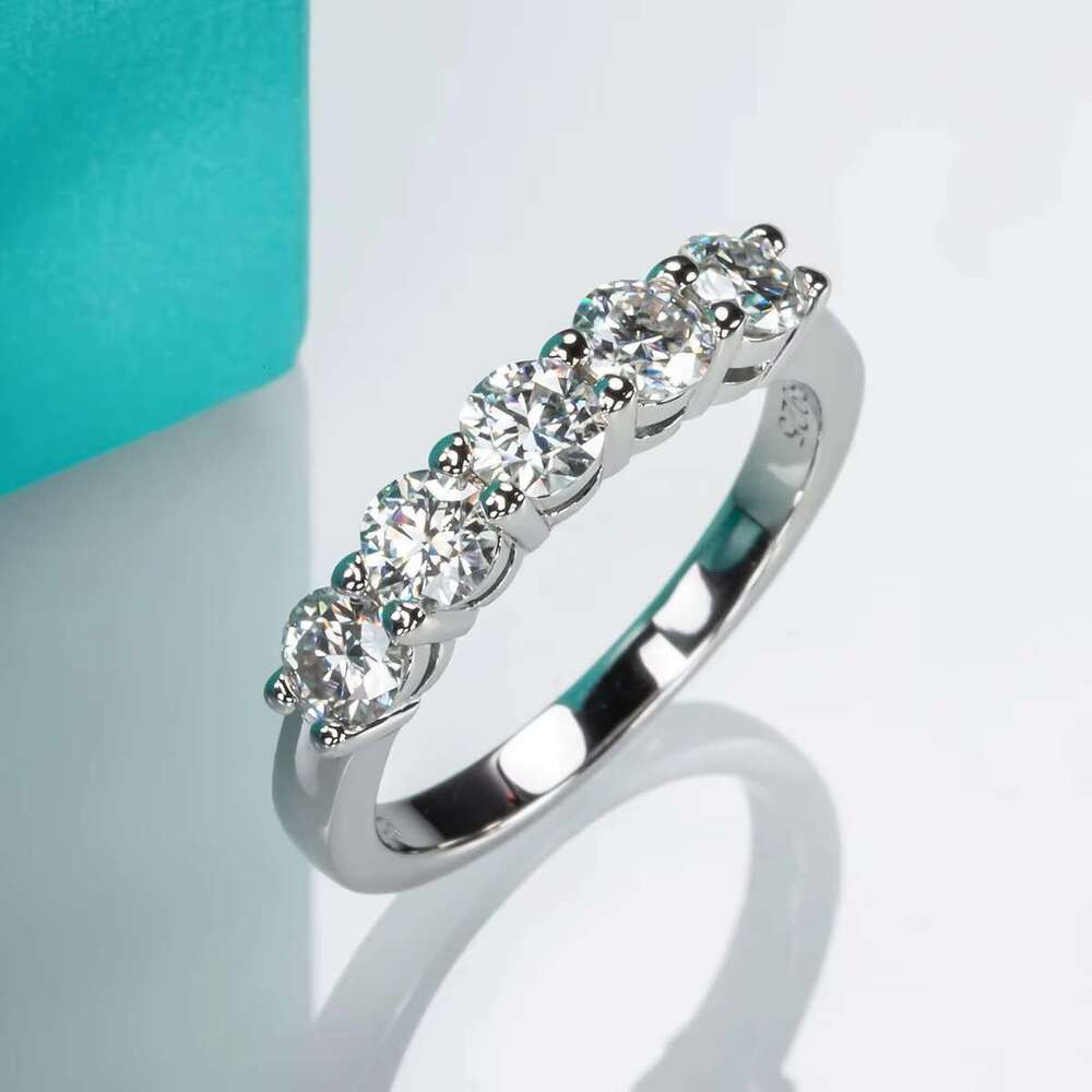 4mm silica D-color wedding ring made of pure silver - elegant and timeless design