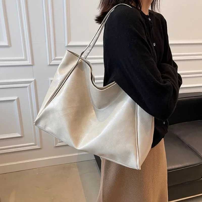 Wholesale New Fashion Tote Bag Solid PU Large Capacity Womens Shopping Travel Handbag Shoulder BagXJ250512