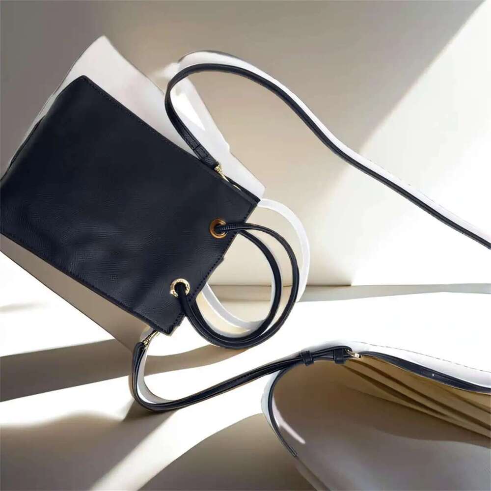 Hot Selling High-capacity Tours Handbag, Women's Commuting Bag, Fashionable and Versatile