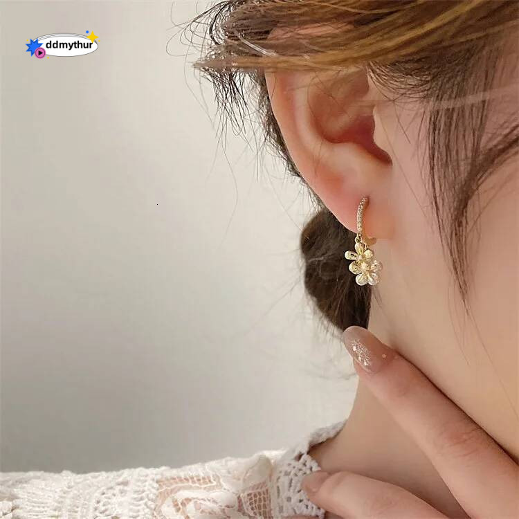Micro Pave Zirconia Flower Hoop Earrings For Women Korean Style Delicate New Jewelry Wholesale ddmythur