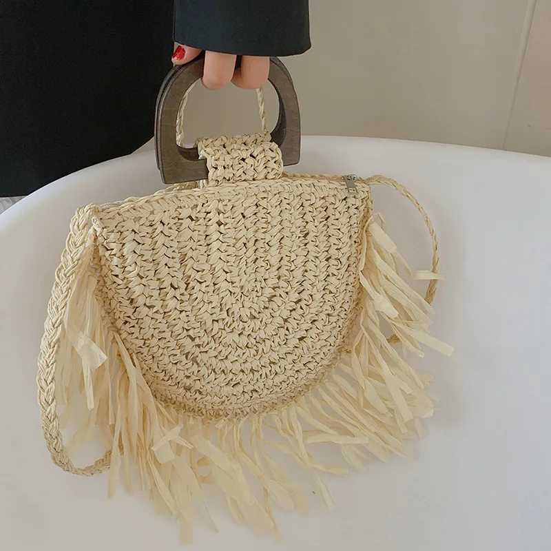 Fashion Straw Woven Shoulder Messenger Bags Womens Saddle Designer Luxury Crossbody Bag Summer Beach Female Tassel HandbagXJ250512