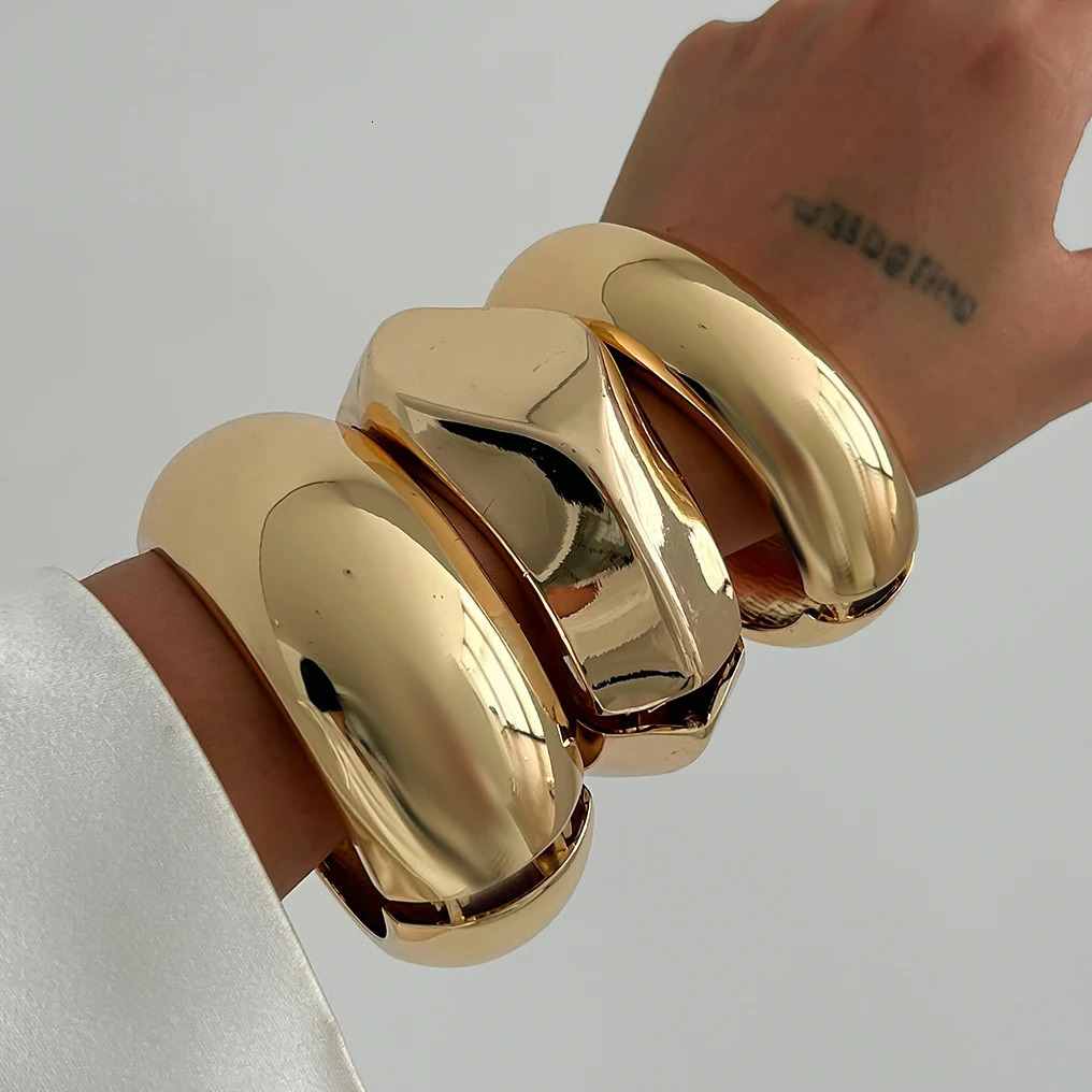 UK Exaggerated Punk Heavy Metal Spring Bangles for Women Vintage Gold Color Arm Bracelets Grunge Jewelry Steampunk Men 250512