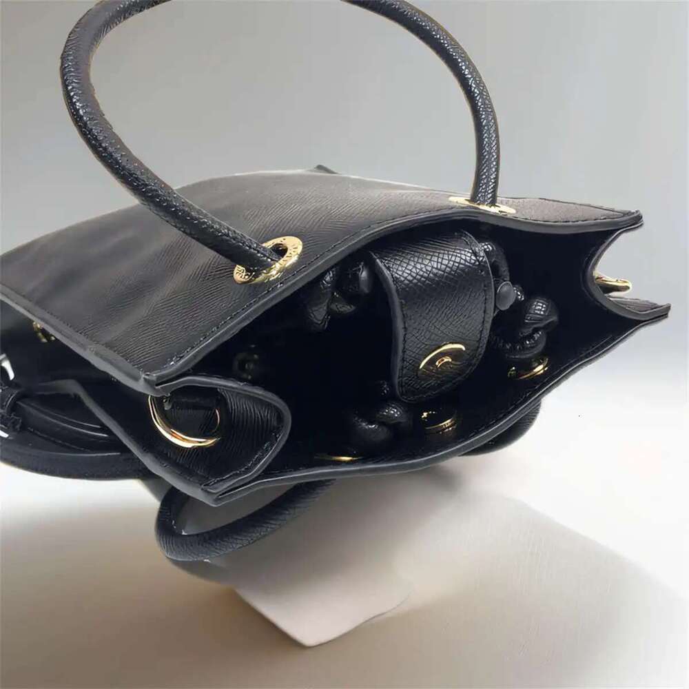 Hot Selling High-capacity Tours Handbag, Women's Commuting Bag, Fashionable and Versatile