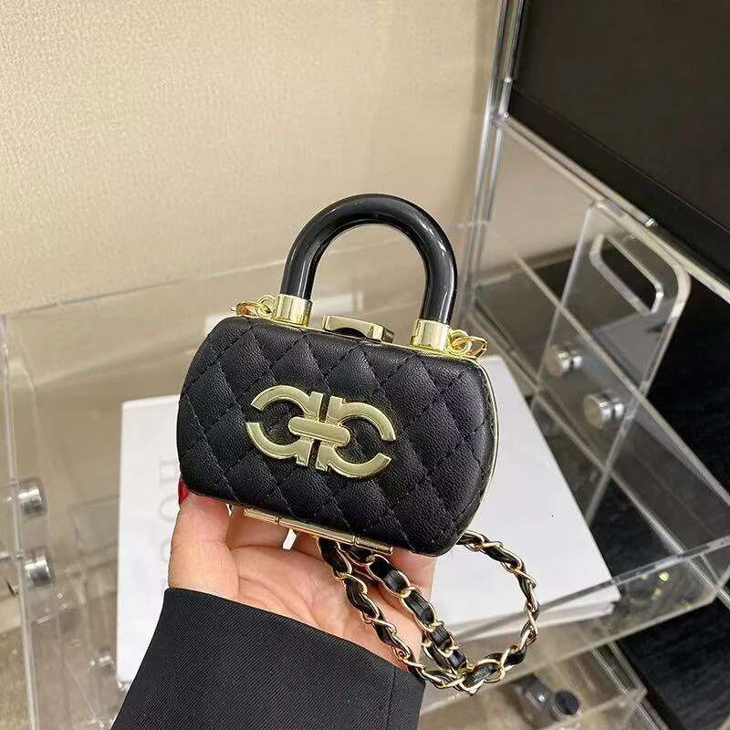 Free Shipping 2025 New Women's Designer Bag High Quality Black Dia Handheld Chain Exquisite Decorative Bag Outdoor Leisure Bag Mouth Red Envelope
