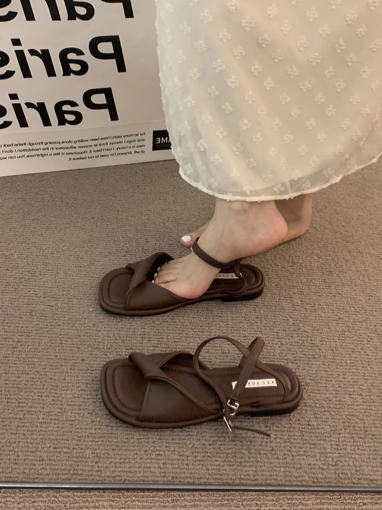 2025 Hot free shipping deisgner for womens flat sandals beige khaki brown New summer soft soled vacation Roman shoes