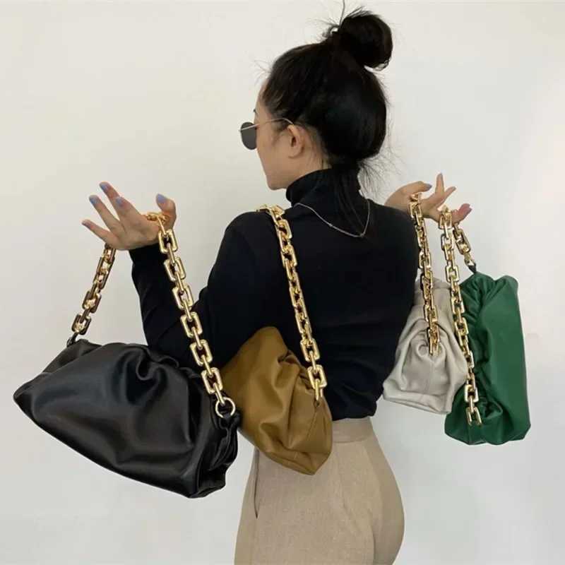 2024 New Handheld Shoulder Bag with Thick Chain and Wrinkled Cloud Pattern Crossbody Bags for Women Designer Handbag Z250512