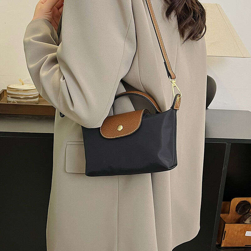 2025 New Commuter Cross Premium Texture Outdoor Single Handbag Exquisite Change Small Shoulder Bag